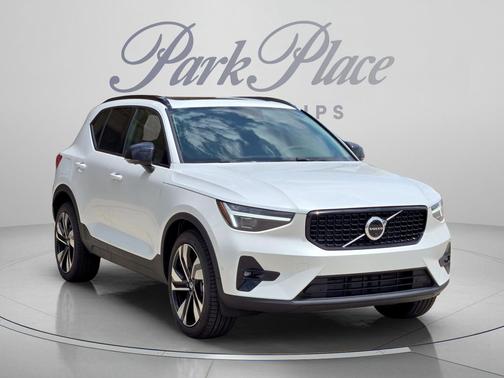 Crystal White 2026 Volvo XC40 Plus, B5 AWD Gas (mild hybrid), Dark