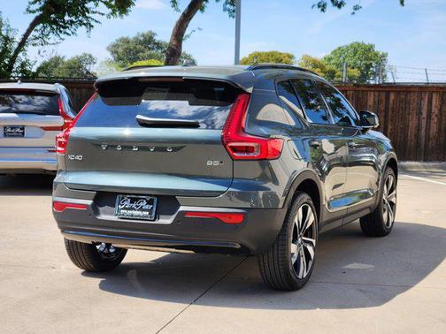 2026 Volvo XC40 B5 Ultra