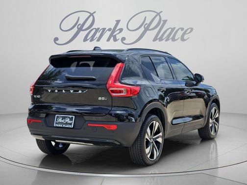 Onyx Black 2026 Volvo XC40 Ultra, B5 AWD Gas (mild hybrid), Dark