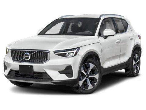 2025 Volvo XC40 B5 Ultra Bright Theme
