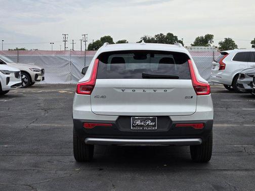 2025 Volvo XC40 B5 Plus Bright Theme