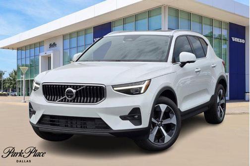 2025 Volvo XC40 B5 Plus Bright Theme