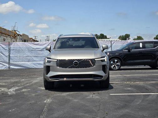 2025 Volvo XC90 B5 Core