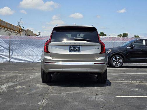 2025 Volvo XC90 B5 Core