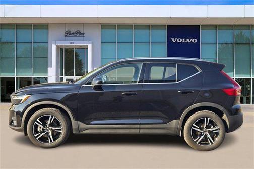 2025 Volvo XC40 B5 Core Bright Theme