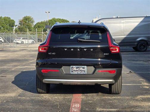 2025 Volvo XC40 B5 Core Bright Theme