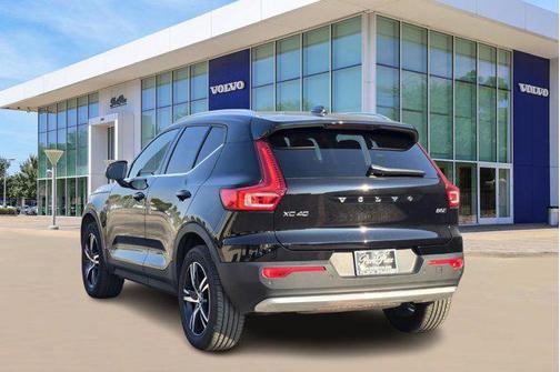 2025 Volvo XC40 B5 Core Bright Theme