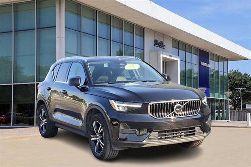 2025 Volvo XC40 B5 Core Bright Theme