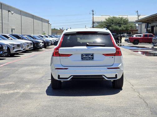 2025 Volvo XC60 B5 Ultra