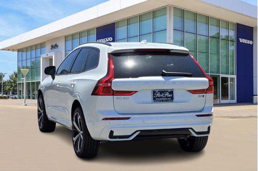 2025 Volvo XC60 B5 Ultra