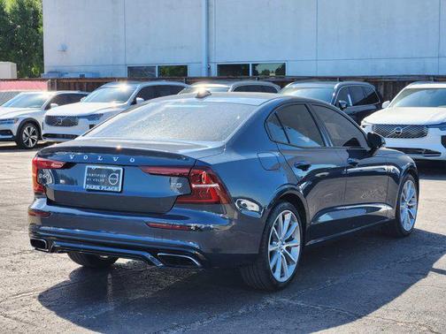 2021 Volvo S60 T5 Momentum