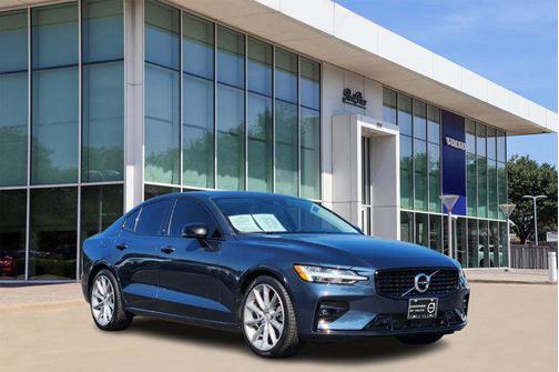 2021 Volvo S60 T5 Momentum