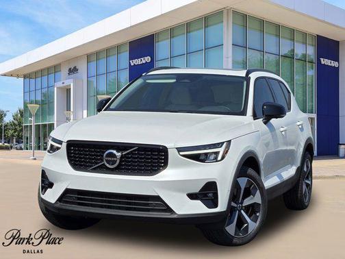 2026 Volvo XC40 B4 Plus