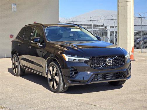 2025 Volvo XC60 Plug-In Hybrid T8 Plus