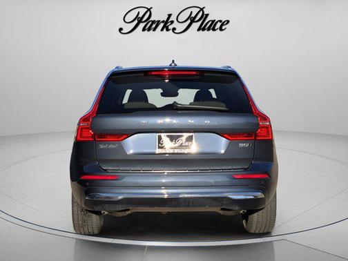 2023 Volvo XC60 B5 Ultimate Bright Theme