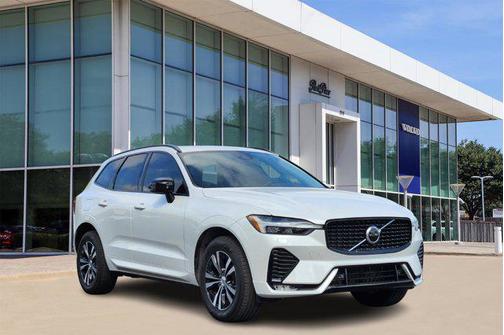 2024 Volvo XC60 B5 Core Dark Theme