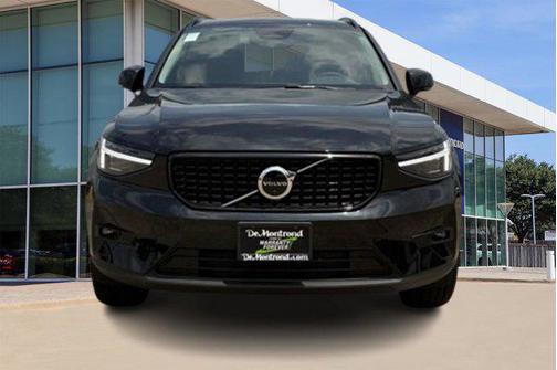 2025 Volvo XC40 B5 Ultra Dark Theme