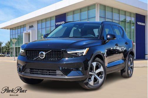 2025 Volvo XC40 B5 Plus Dark Theme