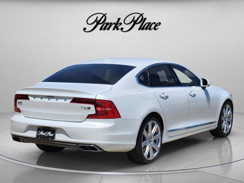 Crystal White Pearl 2017 Volvo S90 T6 Inscription