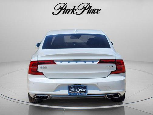 Crystal White Pearl 2017 Volvo S90 T6 Inscription