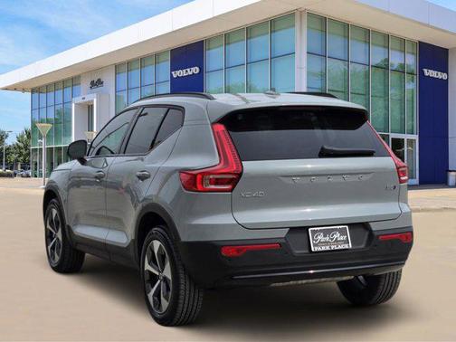 2026 Volvo XC40 Plus, B5 AWD Gas (mild hybrid), Dark