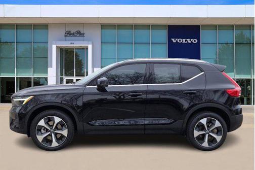 2025 Volvo XC40 B5 Core Bright Theme