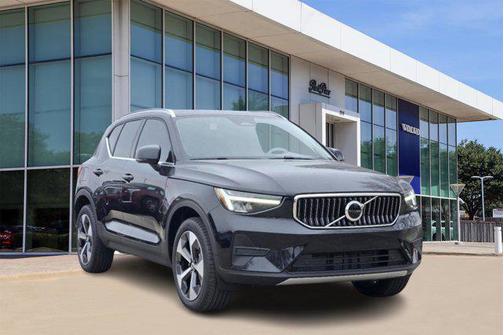2025 Volvo XC40 B5 Core Bright Theme