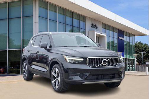 2025 Volvo XC40 B5 Core Bright Theme