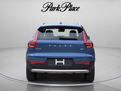 2025 Volvo XC40 B5 Plus Bright Theme