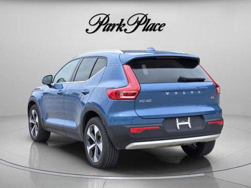 2025 Volvo XC40 B5 Plus Bright Theme