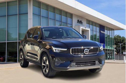 2025 Volvo XC40 B5 Core Bright Theme