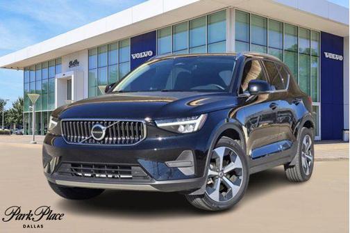 2025 Volvo XC40 B5 Core Bright Theme
