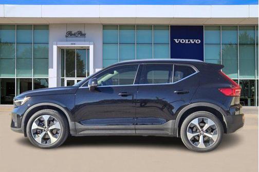 2025 Volvo XC40 B5 Core Bright Theme