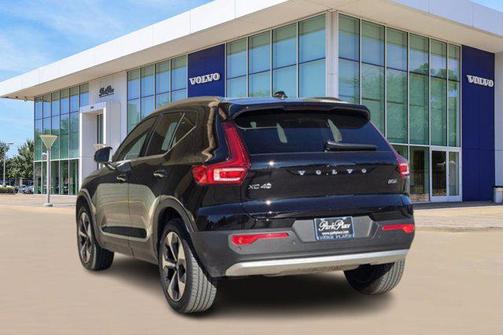 2025 Volvo XC40 B5 Core Bright Theme