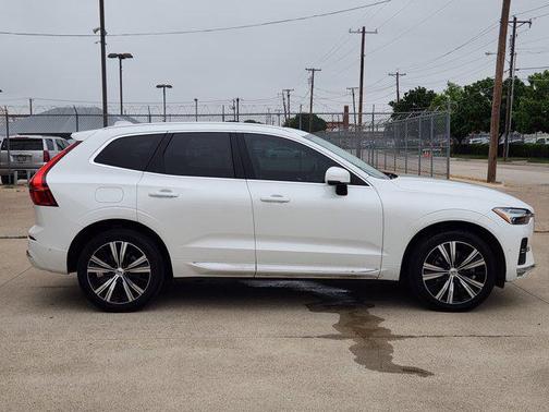 2023 Volvo XC60 B5 Plus Bright Theme