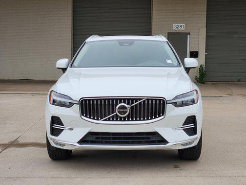 2023 Volvo XC60 B5 Plus Bright Theme