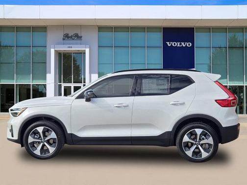 2026 Volvo XC40 B5 Plus