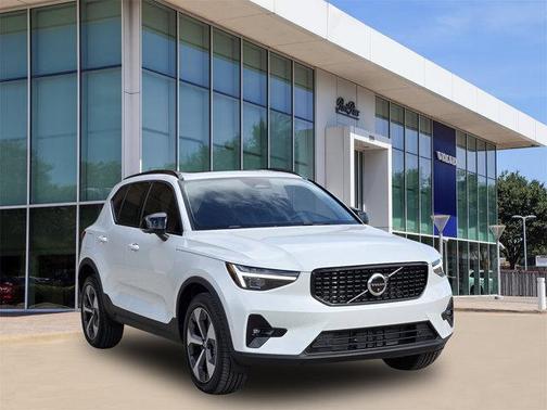 2026 Volvo XC40 B5 Plus