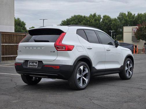 2026 Volvo XC40 B5 Plus