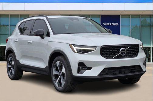 2026 Volvo XC40 B5 Plus