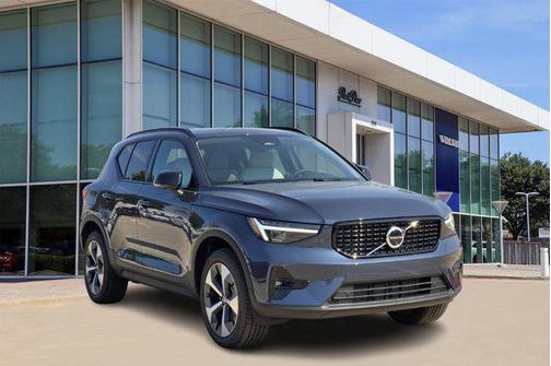 2026 Volvo XC40 B4 Plus