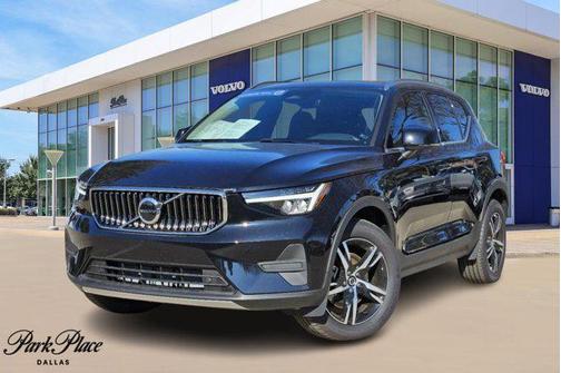 2025 Volvo XC40 B5 Core Bright Theme
