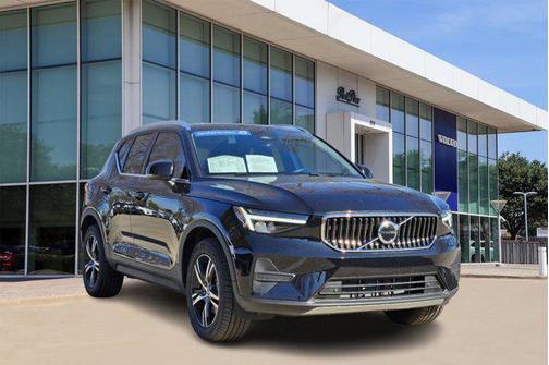 2025 Volvo XC40 B5 Core Bright Theme