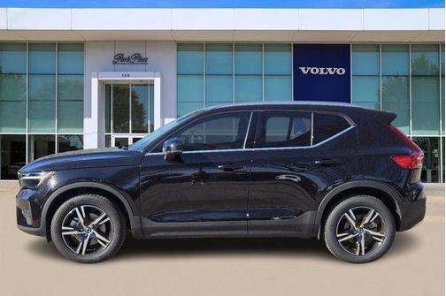 2025 Volvo XC40 B5 Core Bright Theme
