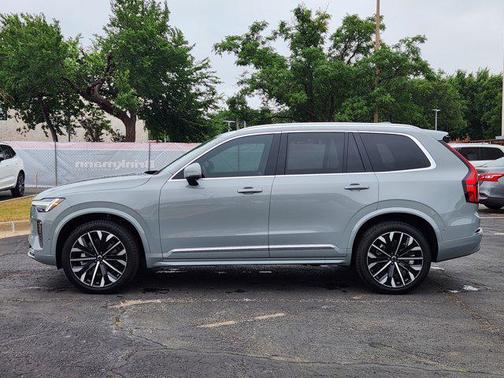 2025 Volvo XC90 B6 Plus 7-Seater