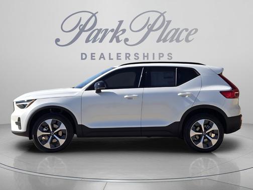 Crystal White 2026 Volvo XC40 Core, B4 FWD Gas (mild hybrid), Dark