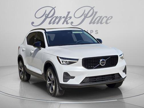 Crystal White 2026 Volvo XC40 Core, B4 FWD Gas (mild hybrid), Dark