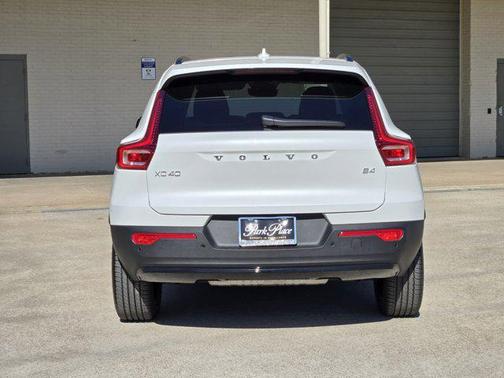 2026 Volvo XC40 B4 Core