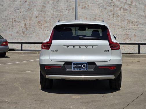 2025 Volvo XC40 B5 Core Bright Theme
