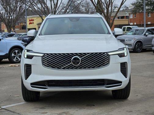 2025 Volvo XC90 B5 Plus 6-Seater